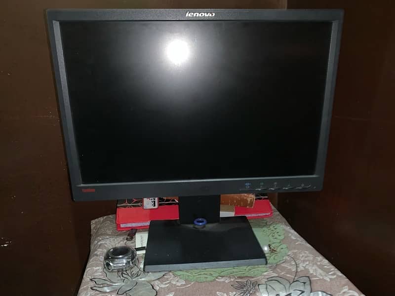 Core Duo 8gb 320gb Complete set with lcd 20inch 4