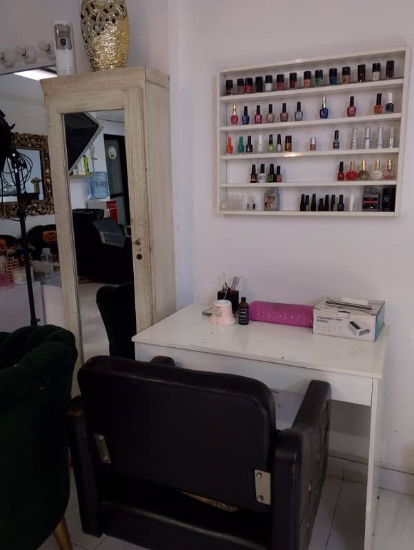 ladies salon. . . running business for salon. . most prime location . 7