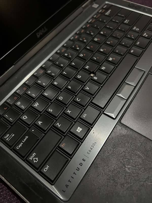 Dell latitude e6430s core i5 4gb Ram 3