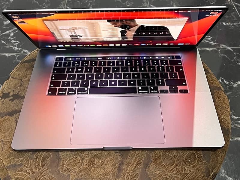 Mac Book Pro i9 (2019-16”inch) 16/1TB SSD, Graphics card 4GB 1