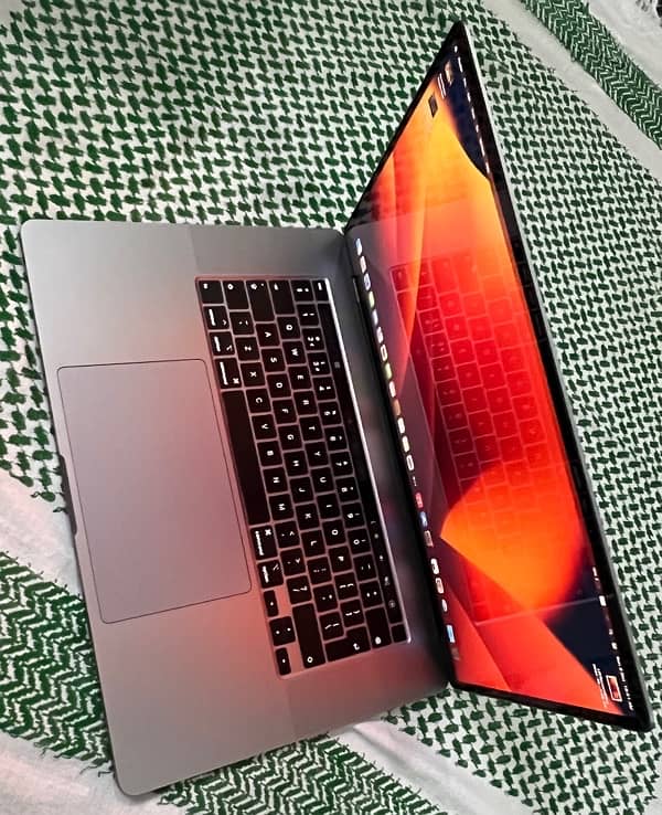 Mac Book Pro i9 (2019-16”inch) 16/1TB SSD, Graphics card 4GB 2