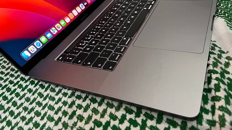 Mac Book Pro i9 (2019-16”inch) 16/1TB SSD, Graphics card 4GB 5