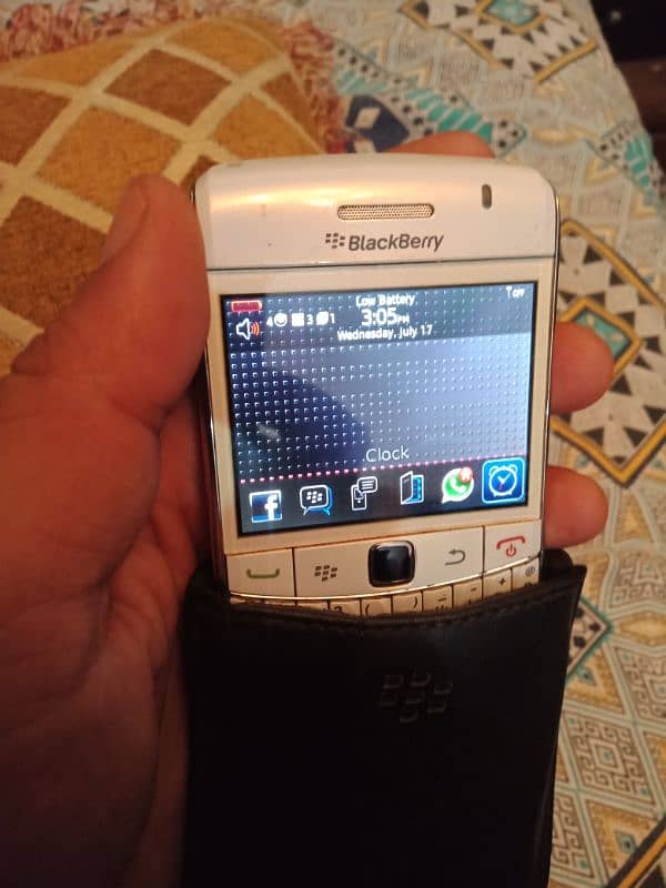 blackberry 9700 bold UK model urgent sale non pta 8