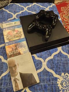 Playstation 4 slim 1TB with 2 controllers 0