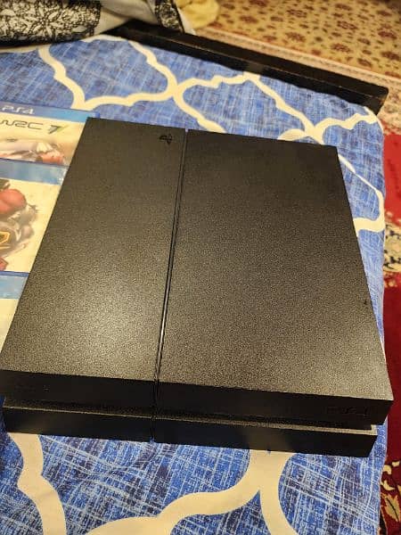 Playstation 4 slim 1TB with 2 controllers 3