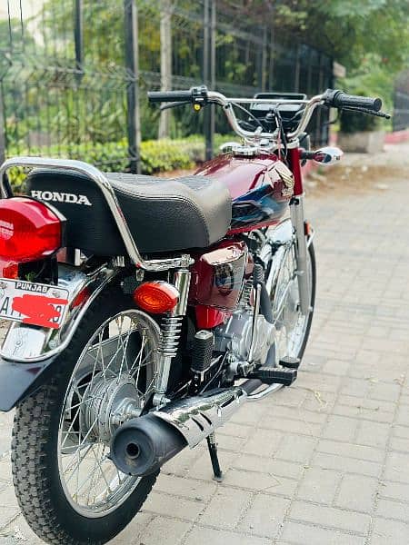 Honda CG125 Red 3