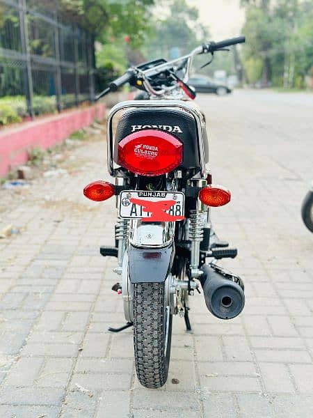 Honda CG125 Red 4