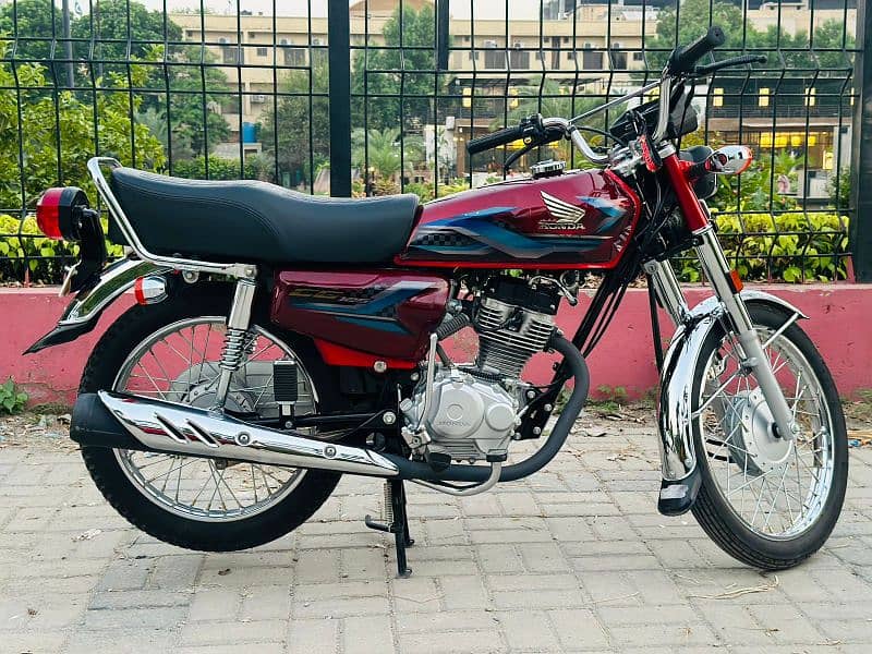 Honda CG125 Red 6