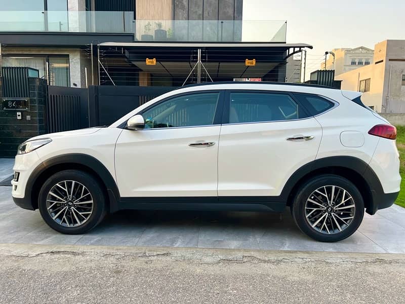 Hyundai Tucson GLS Sport 8