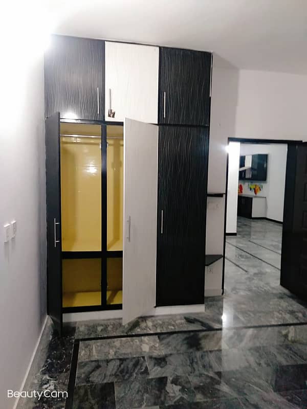 Vip beautiful 5 marla upper portion is available for rent in sabzazar lhr 8