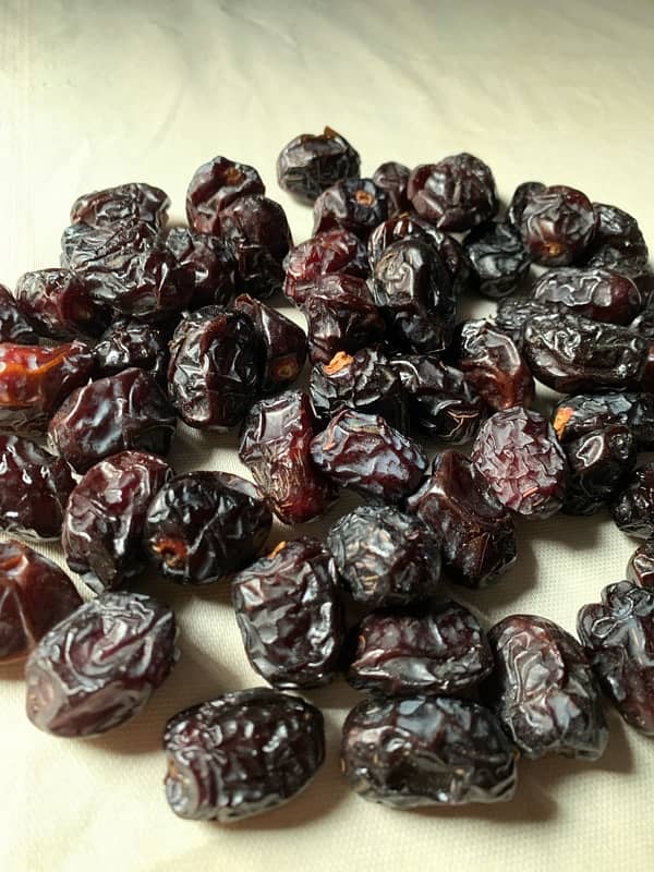 Madinah Munawara Ajwa Dates Available 5