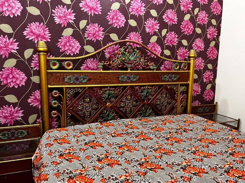 steel bed with accessories 1