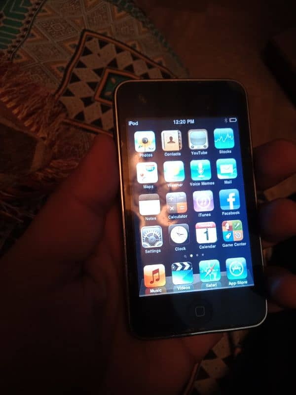 ipod touch 8gb a1288 antique model urgent sale for collection 1