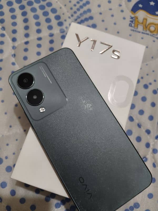 vivo y17s,Green colour ma ha,4/128 storage haa,battery health 5000MAH 0