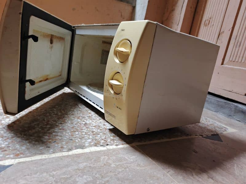 Haier Microwave 4