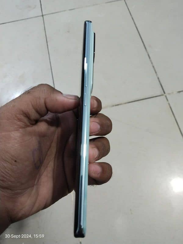 vivo V30 brand new 5 days before warrenty start unused 0