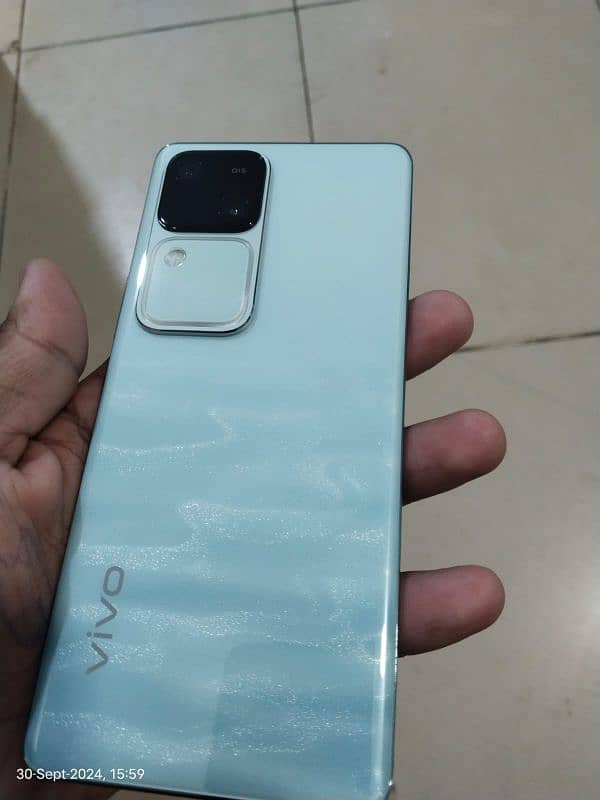 vivo V30 brand new 5 days before warrenty start unused 1