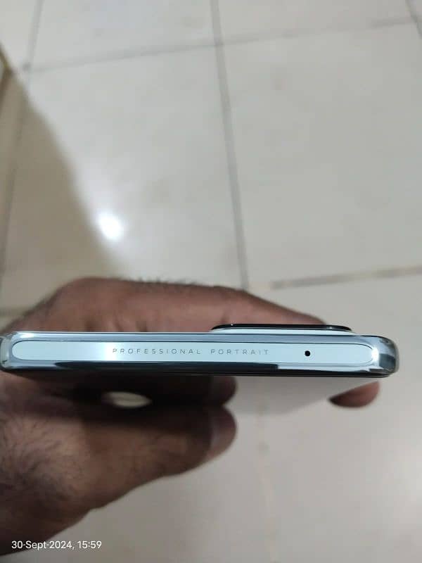 vivo V30 brand new 5 days before warrenty start unused 2