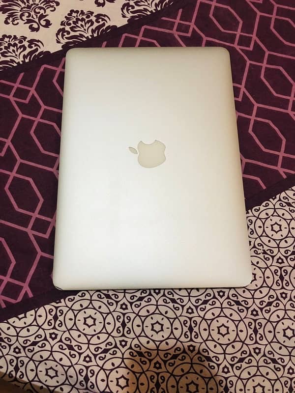 Macbook Air 2015 8gb RAM AND 256gb SSD 1