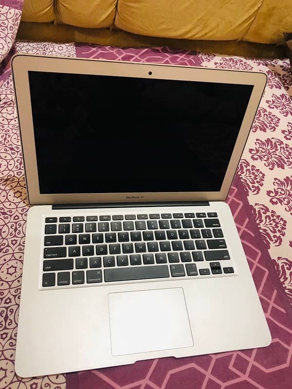 Macbook Air 2015 8gb RAM AND 256gb SSD 4