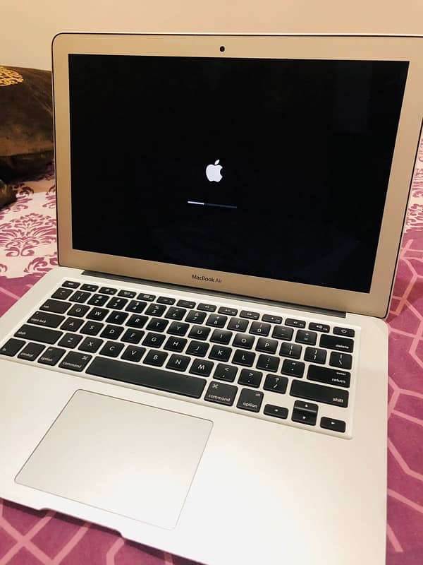 Macbook Air 2015 8gb RAM AND 256gb SSD 5