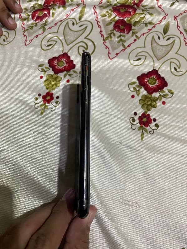 iPhone X 256GB LLA Model, PTA approved 8