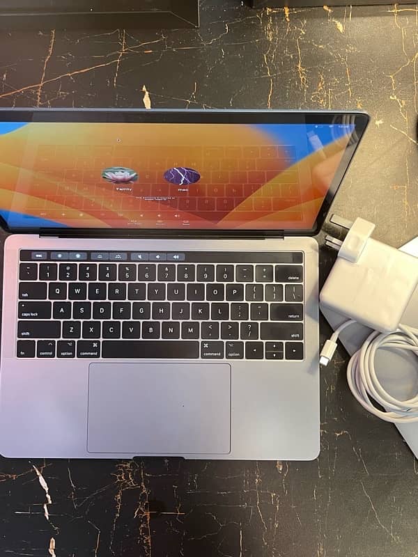 Apple Macbook Pro 2019 | 13 inches | Core i5 1