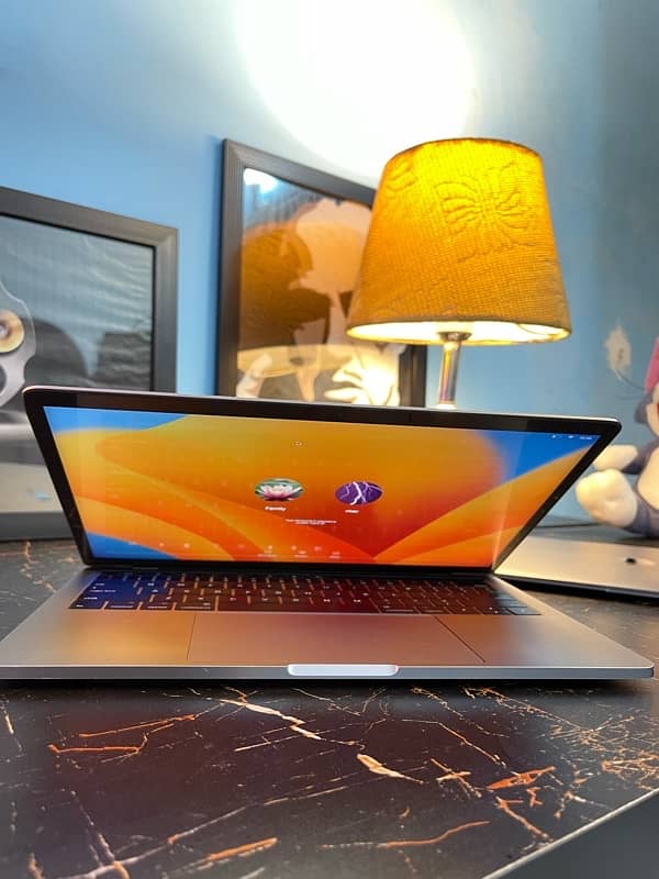 Apple Macbook Pro 2019 | 13 inches | Core i5 3