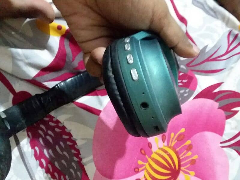 JBL Or Beats k Headphon Orignal used 3