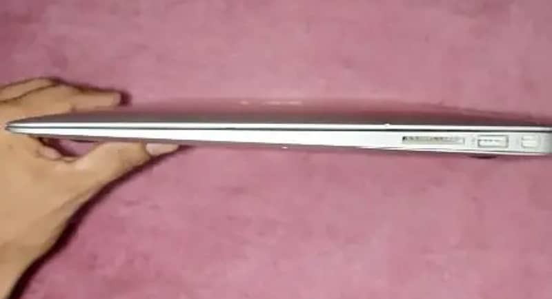 MacBook Air 2012 Excellent Condition 1