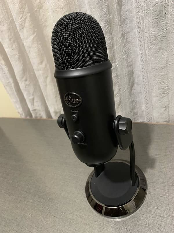 Blue yeti blackout microphone imported from UK. 6