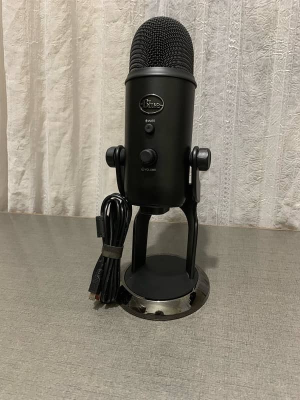 Blue yeti blackout microphone imported from UK. 7