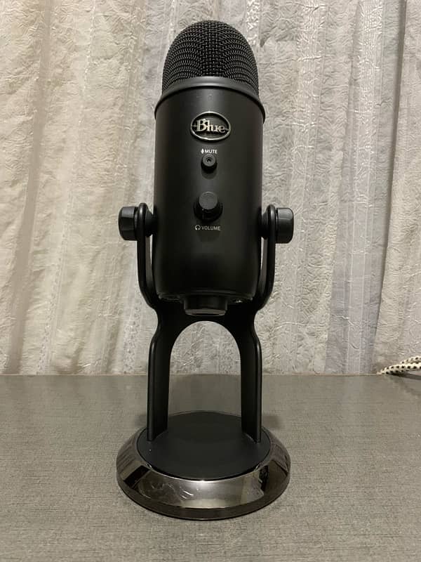 Blue yeti blackout microphone imported from UK. 8