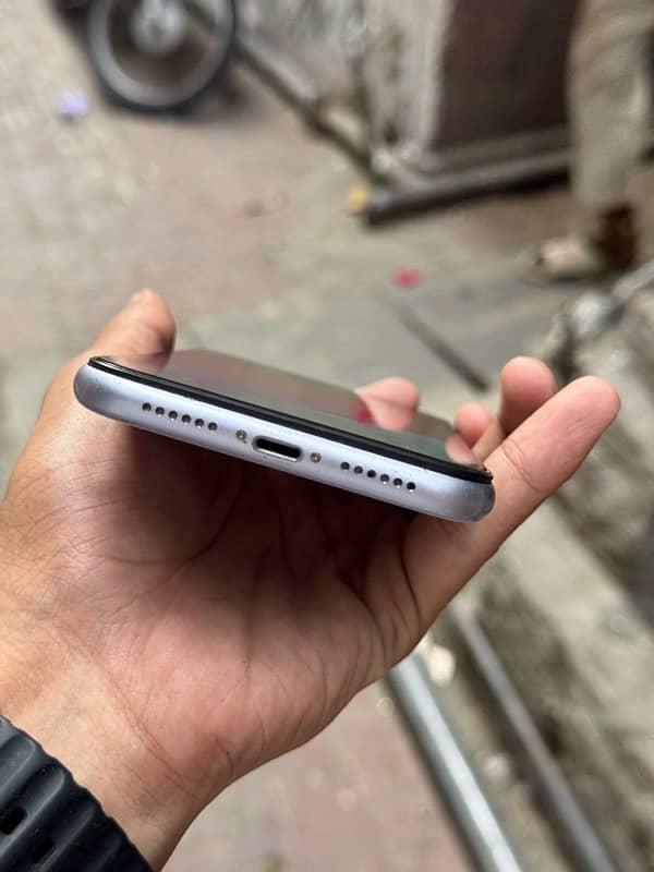 iPhone 11 64gb battery panel change 2