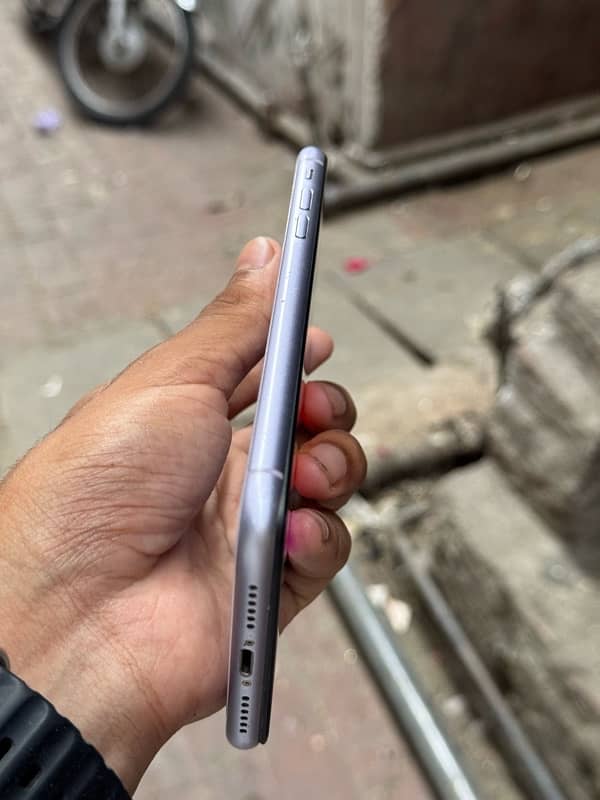 iPhone 11 64gb battery panel change 3