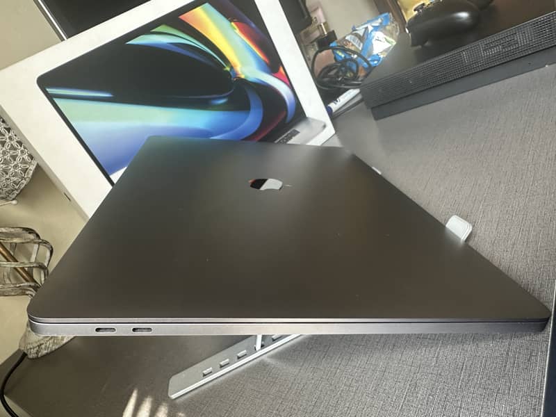 Mac Book pro 16 Inch 2019 | 64gb/2tb | 8gb Grphic Card 4