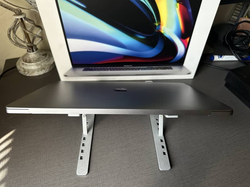 Mac Book pro 16 Inch 2019 | 64gb/2tb | 8gb Grphic Card 1