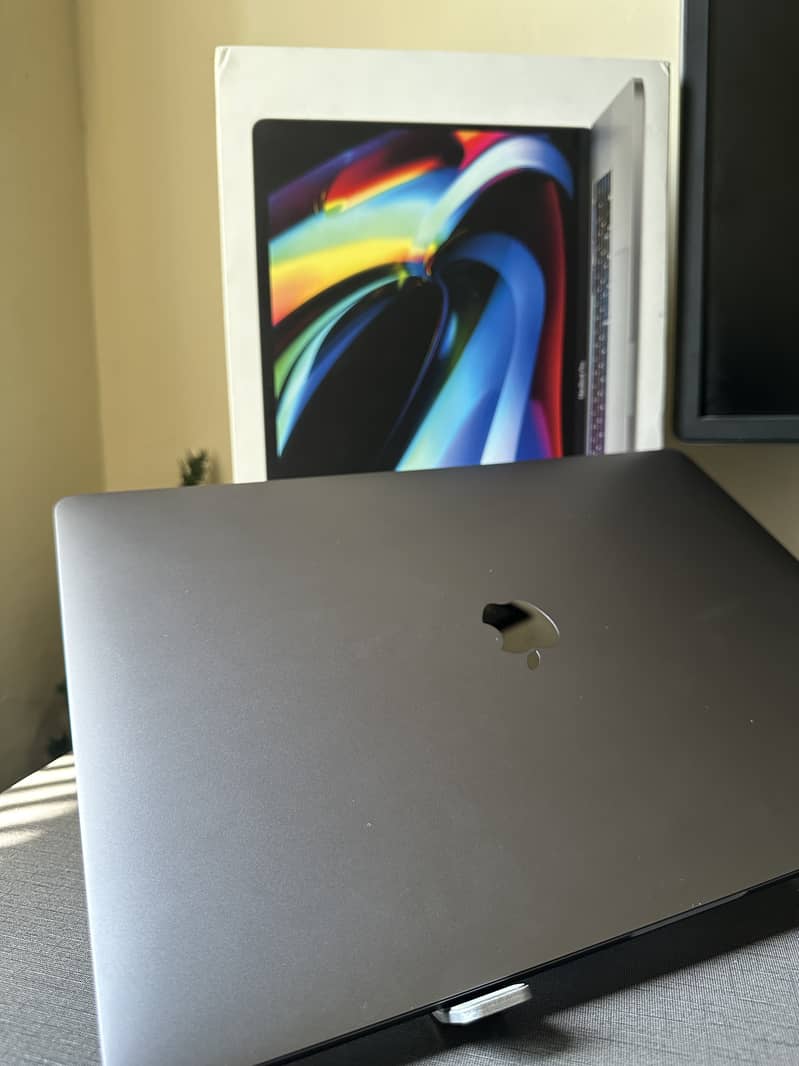 Mac Book pro 16 Inch 2019 | 64gb/2tb | 8gb Grphic Card 2