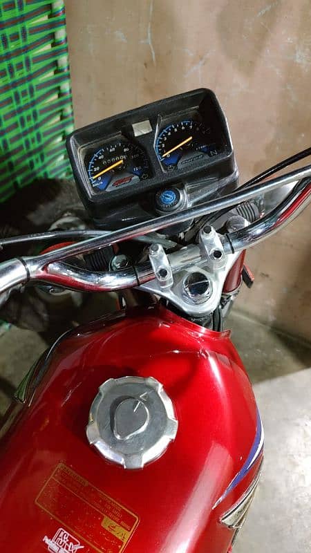 Honda cg 125 model 2016 ka 8 month //note  03162765914 only call 0