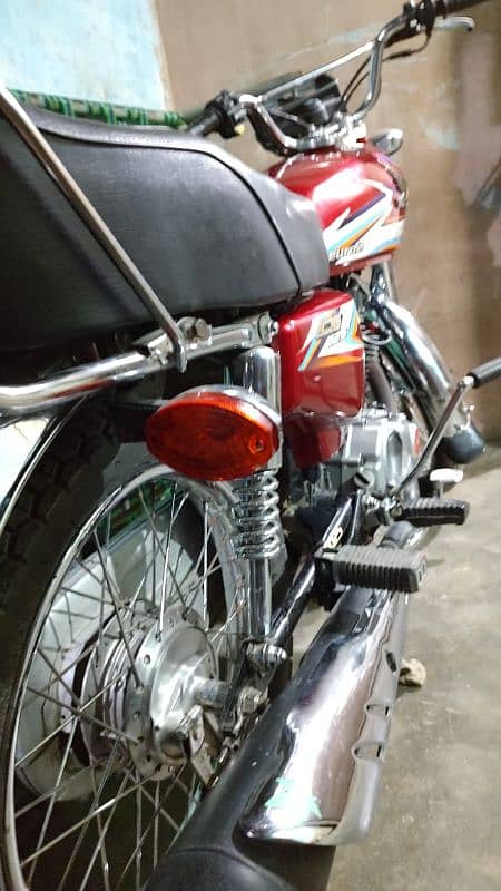 Honda cg 125 model 2016 ka 8 month //note  03162765914 only call 1