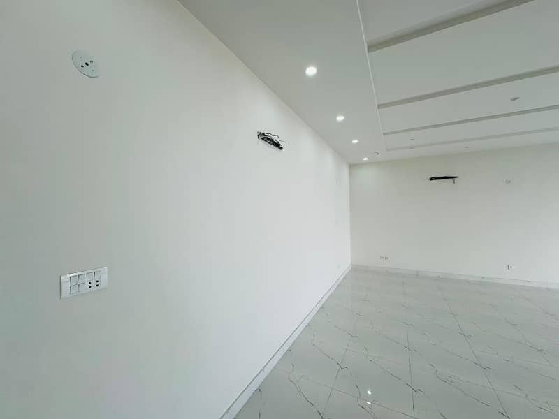 8 Marla Floor available for rent in DHA Phase 5 7