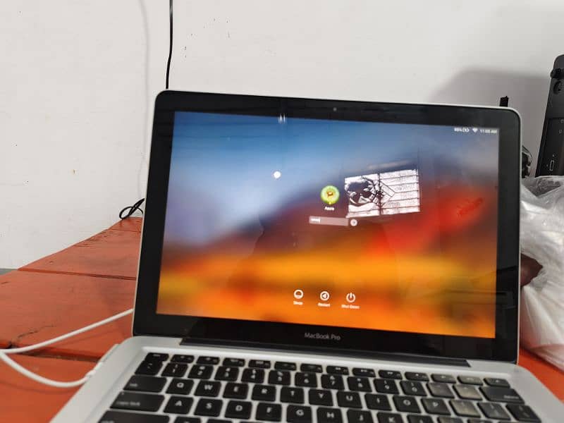 Mac book  11.12 core i5 i7 4 gb rame 320 drive 2