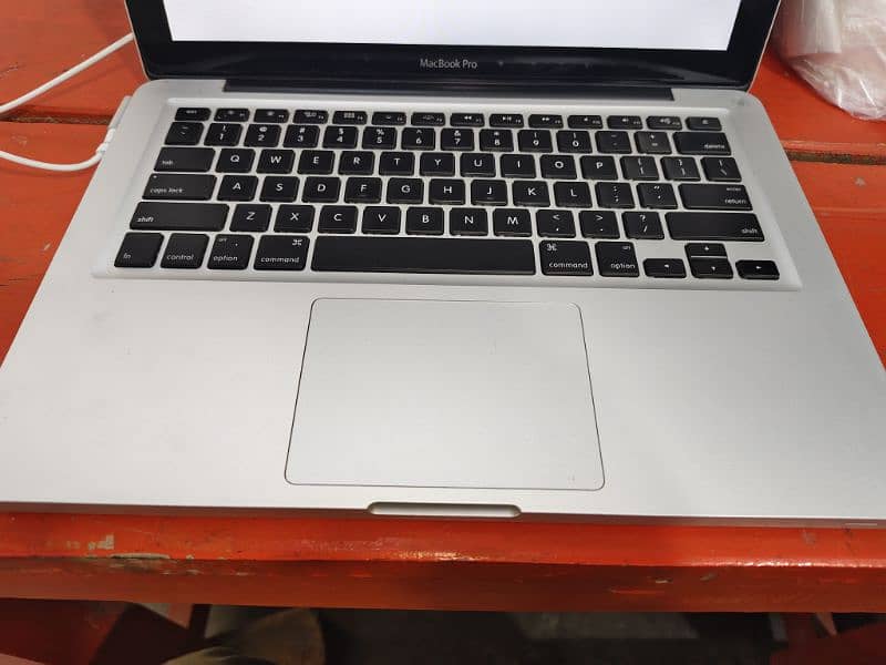 Mac book  11.12 core i5 i7 4 gb rame 320 drive 3