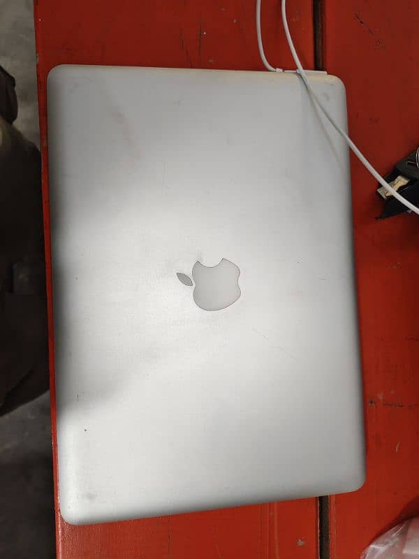 Mac book  11.12 core i5 i7 4 gb rame 320 drive 4