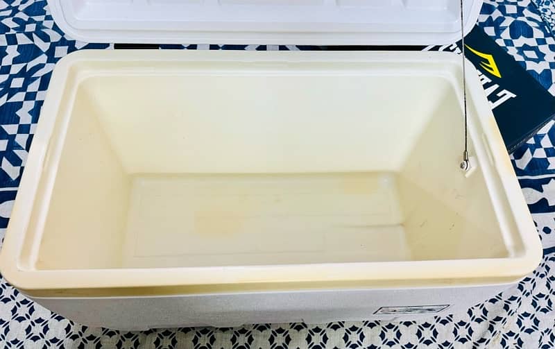 IGLOO ICE COOLER BOX 2