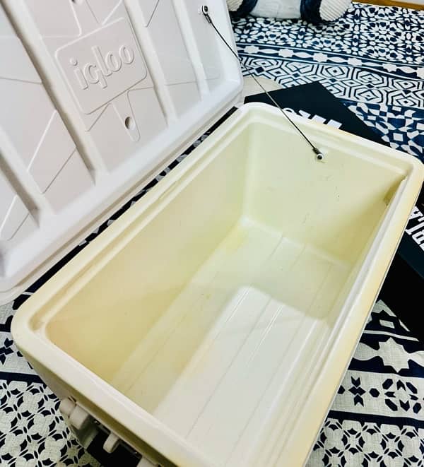 IGLOO ICE COOLER BOX 4