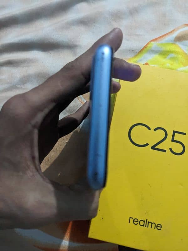 Realme C25 10/8 condition box hai 4GB Ram 128 GB storage 4