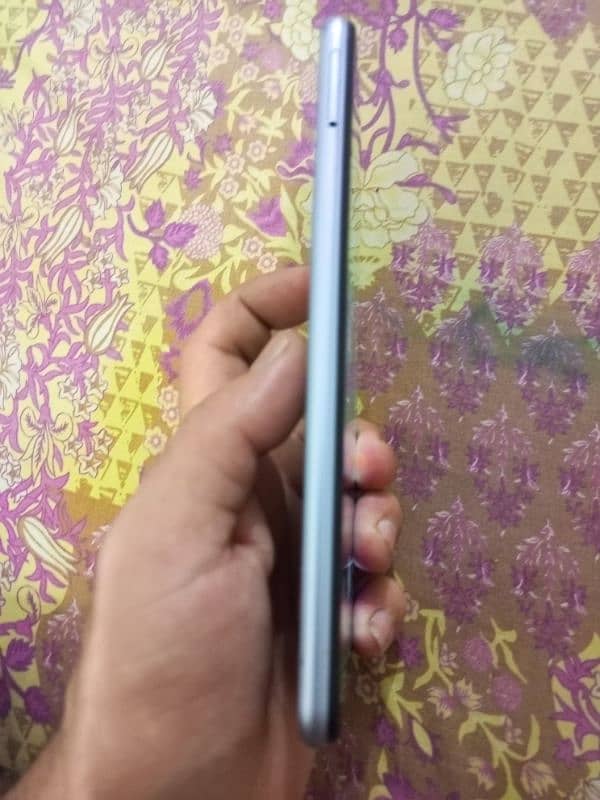 Vivo v20 4/64gb All ok mobile ha sirf agy wala camera dodara Hua ha 3