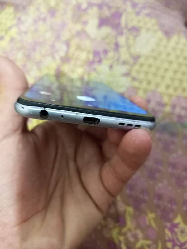 Vivo v20 4/64gb All ok mobile ha sirf agy wala camera dodara Hua ha 4