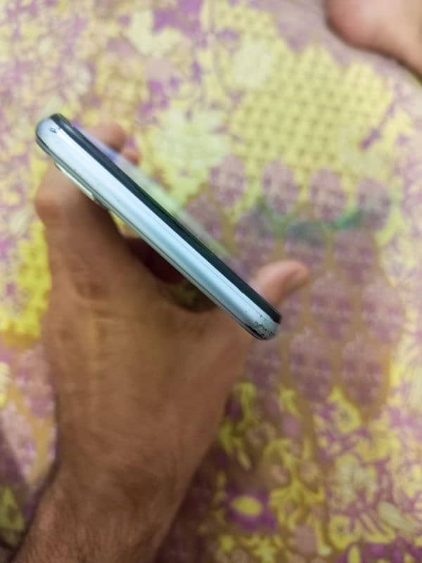 Vivo v20 4/64gb All ok mobile ha sirf agy wala camera dodara Hua ha 5